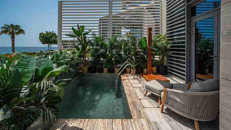 Luxury Townhouse Bluewaters Residences for Sale – 4BR Waterfront Home with Sea View